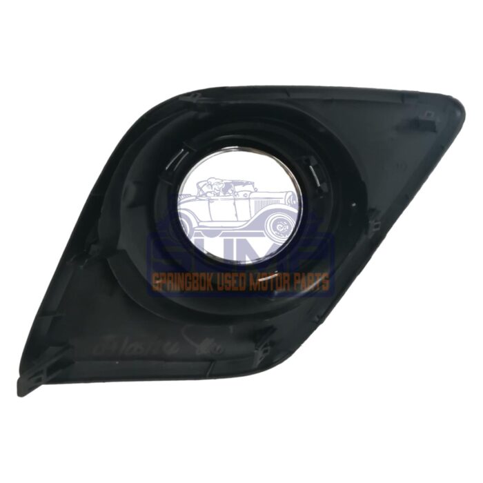 Bumper Grill Hilux GD6 2X4 16 - Up (+ Hole With Chrome TRIM) - Image 2