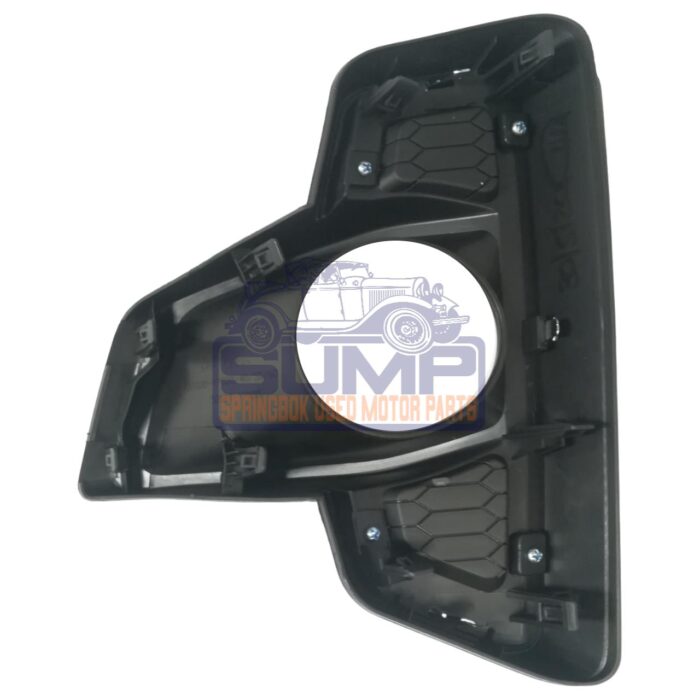 Bumper Grill Hilux GD6 18 - 20 (+ Hole With Chrome TRIM) - Image 2