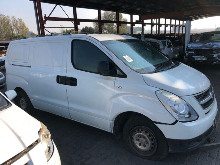 HYUNDAI , H - 1 GL 2 . 4 CVVT F / C P / V , WHITE , 2010 ( 29441 ) - Image 3