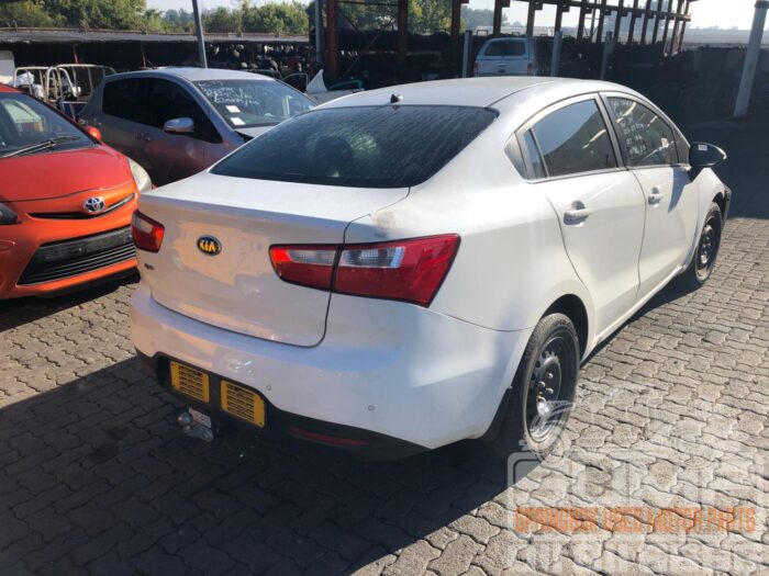 KIA , RIO 1 . 4 TEC 4 DR , WHITE , 2014 ( 30483 ) - Image 4