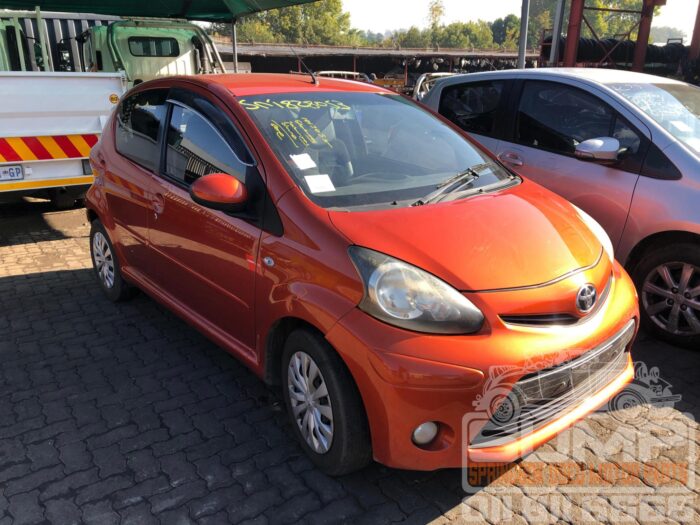 TOYOTA , AYGO 1 . 0 INFERNO LTD 5 DR , ORANGE , 2012 ( 30484 ) - Image 2