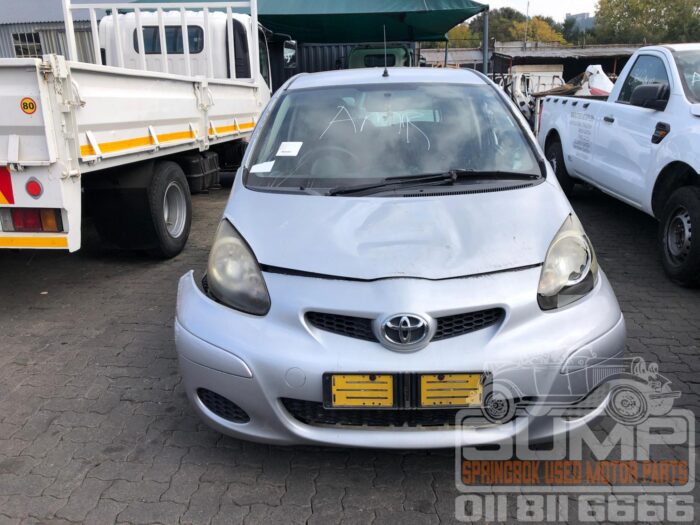 TOYOTA , AYGO 1 . 0 FRESH 3 DR , SILVER , 2011 ( 30495 )
