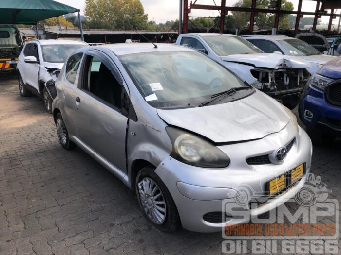 TOYOTA , AYGO 1 . 0 FRESH 3 DR , SILVER , 2011 ( 30495 ) - Image 2
