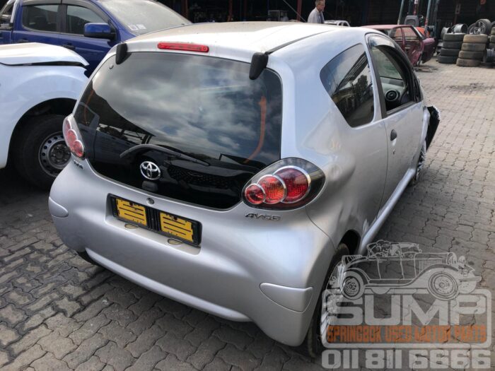 TOYOTA , AYGO 1 . 0 FRESH 3 DR , SILVER , 2011 ( 30495 ) - Image 4