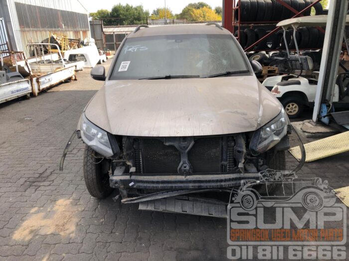 VOLKSWAGEN , TIGUAN 2 . 0 TSI TREN - FUN 4 MOT DSG ( 11 KW ) , GOLD , 2016 ( 30498 )