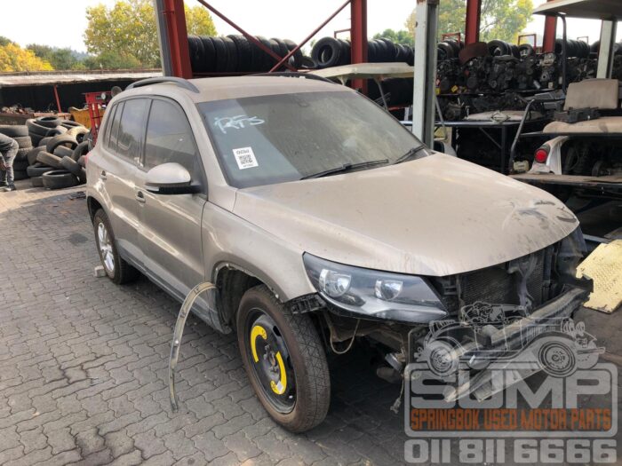 VOLKSWAGEN , TIGUAN 2 . 0 TSI TREN - FUN 4 MOT DSG ( 11 KW ) , GOLD , 2016 ( 30498 ) - Image 2