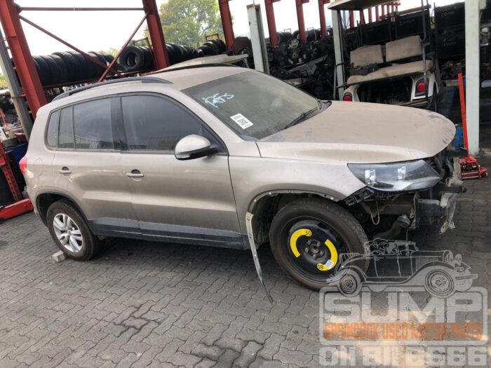 VOLKSWAGEN , TIGUAN 2 . 0 TSI TREN - FUN 4 MOT DSG ( 11 KW ) , GOLD , 2016 ( 30498 ) - Image 3