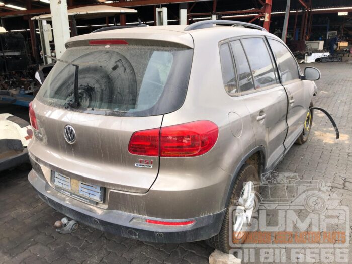 VOLKSWAGEN , TIGUAN 2 . 0 TSI TREN - FUN 4 MOT DSG ( 11 KW ) , GOLD , 2016 ( 30498 ) - Image 4
