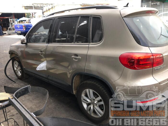 VOLKSWAGEN , TIGUAN 2 . 0 TSI TREN - FUN 4 MOT DSG ( 11 KW ) , GOLD , 2016 ( 30498 ) - Image 7