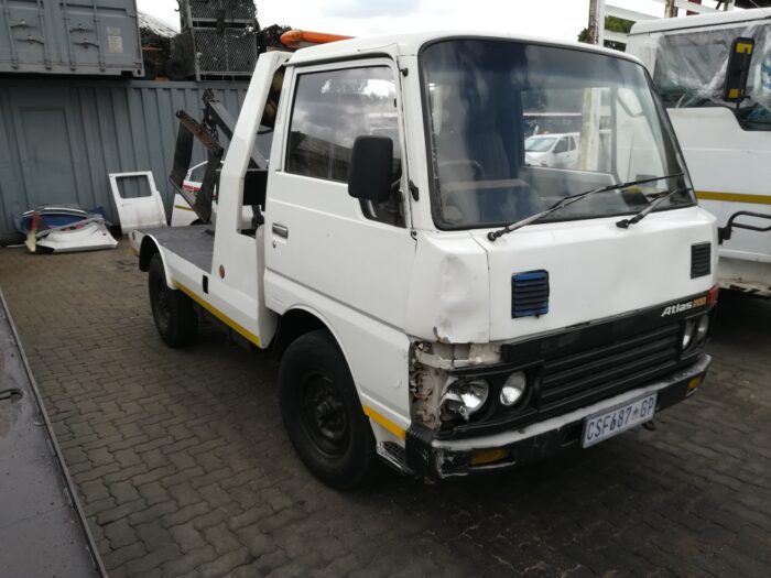 NISSAN , ATLAS 200 TOW TRUCK , WHITE , 1996 ( 29328 ) - Image 2