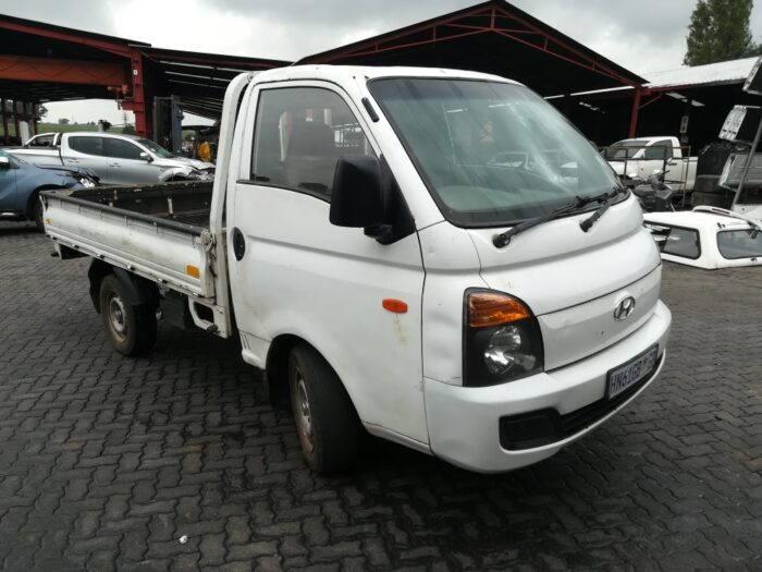 HYUNDAI , H 100 2 . 6 D F / C D / S , WHITE , 2014 ( 29360 ) - Image 2