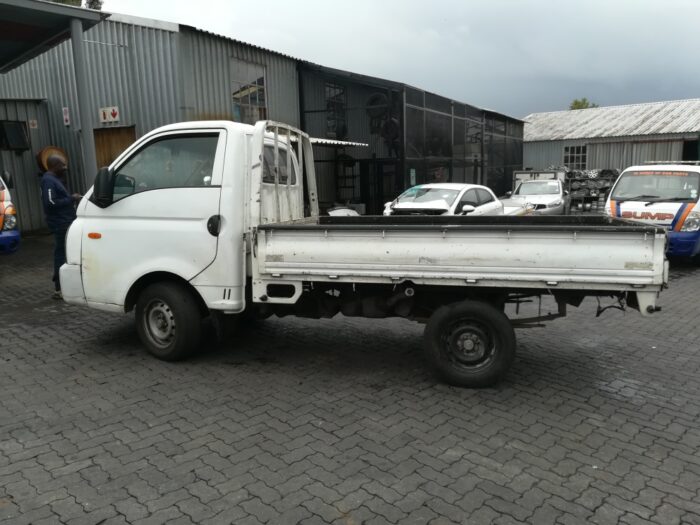 HYUNDAI , H 100 2 . 6 D F / C D / S , WHITE , 2014 ( 29360 ) - Image 7