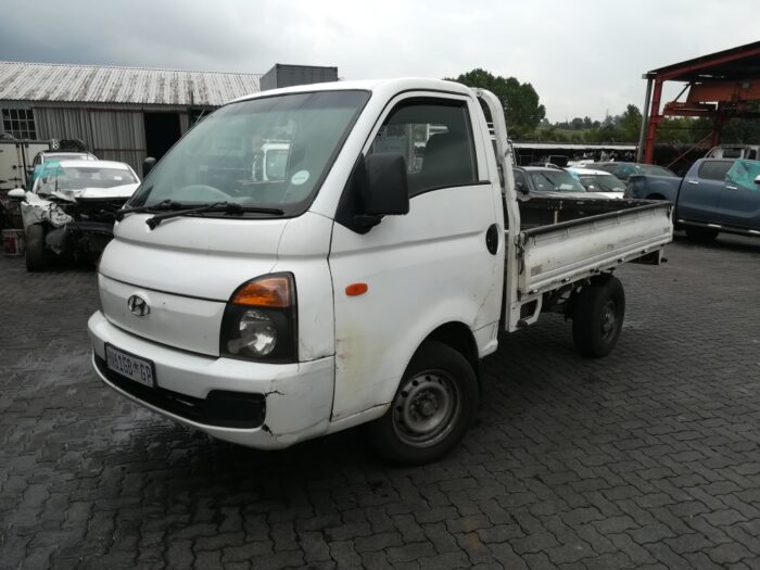 HYUNDAI , H 100 2 . 6 D F / C D / S , WHITE , 2014 ( 29360 ) - Image 8