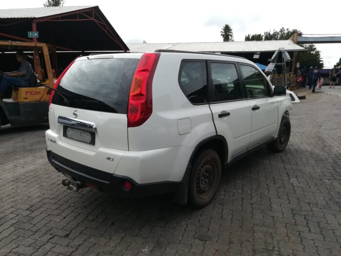 NISSAN , X TRAIL 2 . 0 D XE 4 X 2 ( R 66 ) , WHITE , 2009 ( 29337 ) - Image 4
