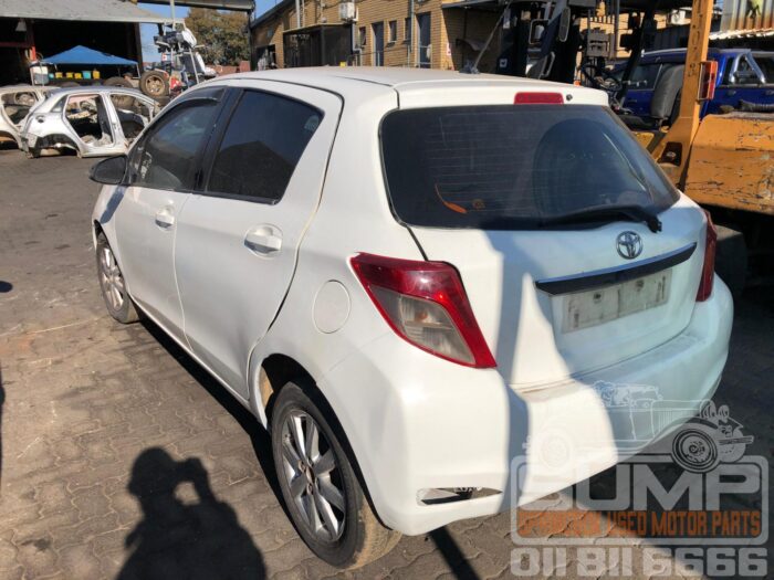 TOYOTA , YARIS 1 . 0 XR 5 Dr , WHITE , 2012 ( 30549 ) - Image 6