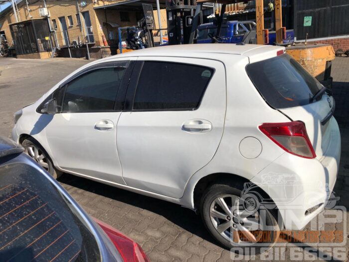 TOYOTA , YARIS 1 . 0 XR 5 Dr , WHITE , 2012 ( 30549 ) - Image 7