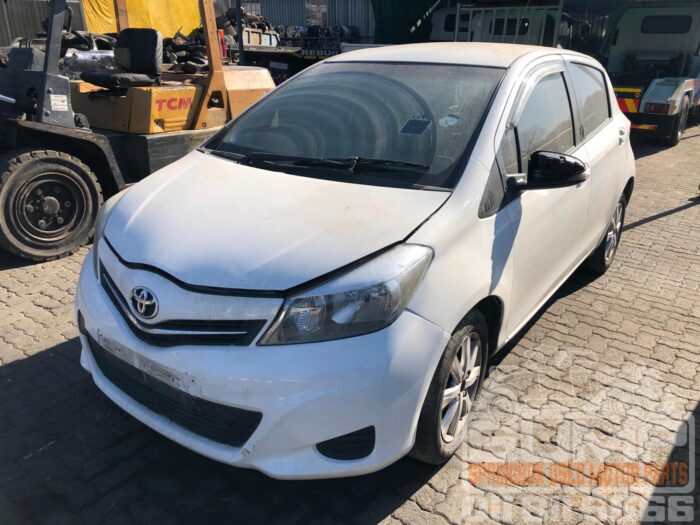 TOYOTA , YARIS 1 . 0 XR 5 Dr , WHITE , 2012 ( 30549 ) - Image 8