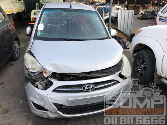 HYUNDAI i 10 1 . 25 GLS / FLUID SILVER 2012 ( 30620 )
