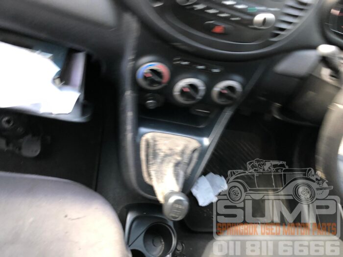 HYUNDAI i 10 1 . 25 GLS / FLUID SILVER 2012 ( 30620 ) - Image 10