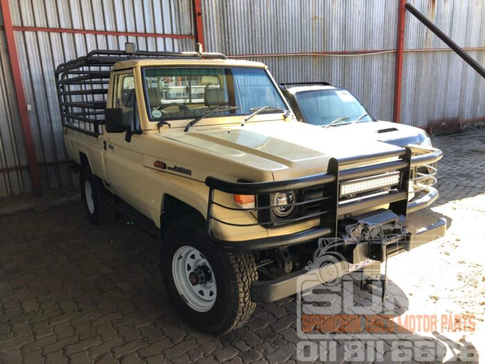 TOYOTA , LANDCRUISER DIESEL S / C , WHITE , 1997 ( 30718 ) - Image 2