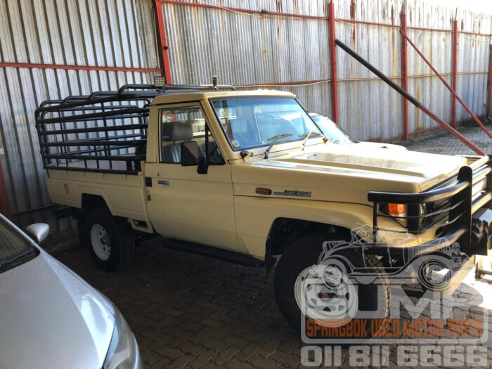 TOYOTA , LANDCRUISER DIESEL S / C , WHITE , 1997 ( 30718 ) - Image 3