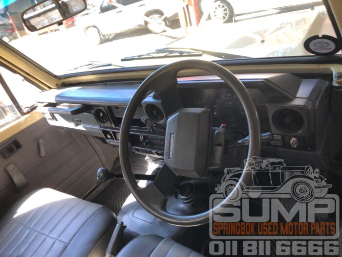 TOYOTA , LANDCRUISER DIESEL S / C , WHITE , 1997 ( 30718 ) - Image 8