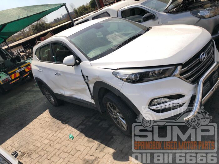 HYUNDAI , TUCSON 2 . 0 PREMIUM , WHITE , 2016 ( 30728 ) - Image 3