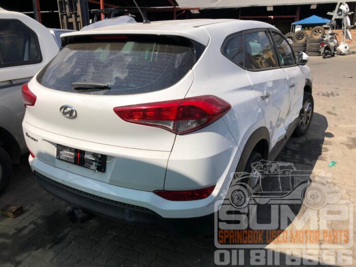 HYUNDAI , TUCSON 2 . 0 PREMIUM , WHITE , 2016 ( 30728 ) - Image 4