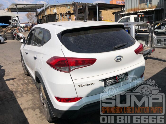 HYUNDAI , TUCSON 2 . 0 PREMIUM , WHITE , 2016 ( 30728 ) - Image 6