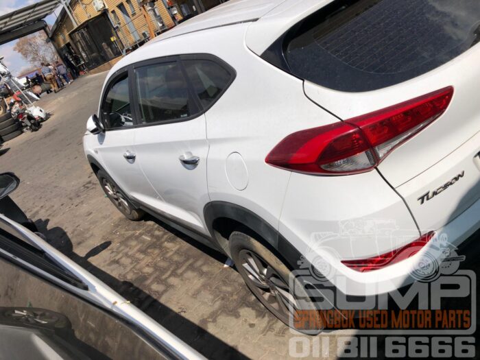 HYUNDAI , TUCSON 2 . 0 PREMIUM , WHITE , 2016 ( 30728 ) - Image 7