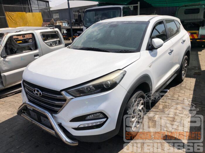 HYUNDAI , TUCSON 2 . 0 PREMIUM , WHITE , 2016 ( 30728 ) - Image 8