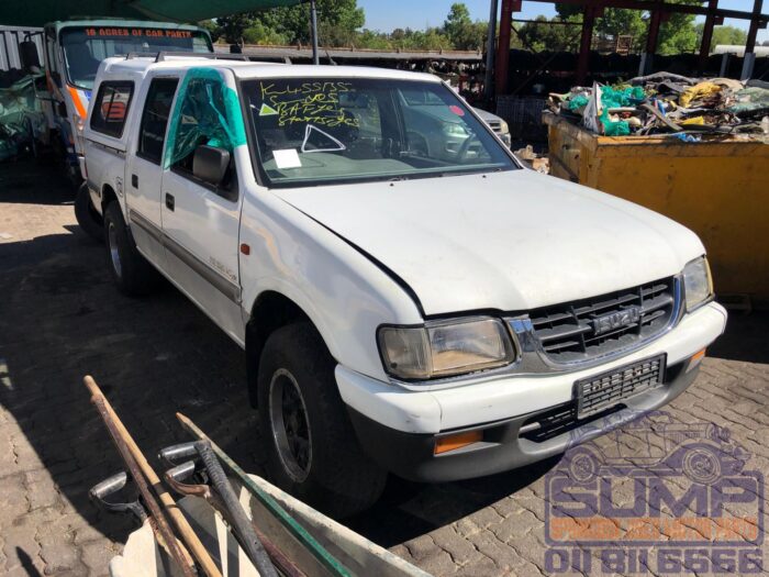 ISUZU , KB 320 LX 4 x 2 P / U D / C , WHITE , 2000 ( 30219 ) - Image 2