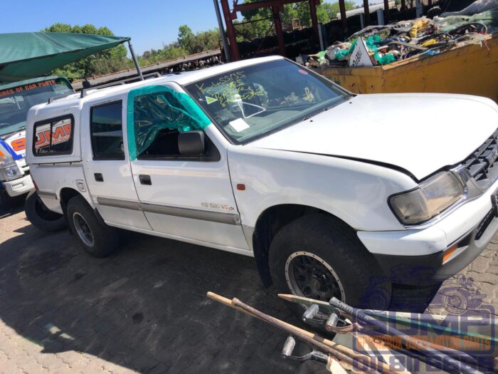 ISUZU , KB 320 LX 4 x 2 P / U D / C , WHITE , 2000 ( 30219 ) - Image 3