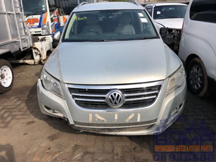 VOLKSWAGEN , TIGUAN 2 . 0 TDI SPORT - STYLE 4 M TIP , SILVER , 2010 ( 30220 )