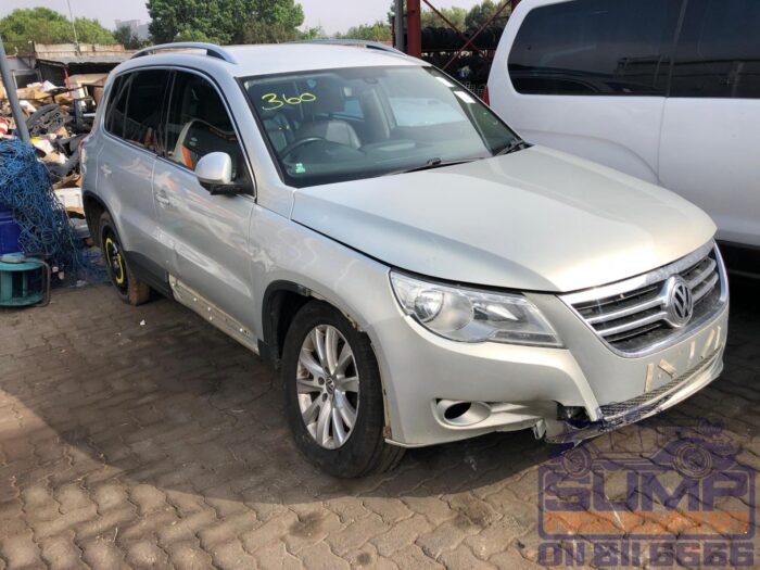 VOLKSWAGEN , TIGUAN 2 . 0 TDI SPORT - STYLE 4 M TIP , SILVER , 2010 ( 30220 ) - Image 2