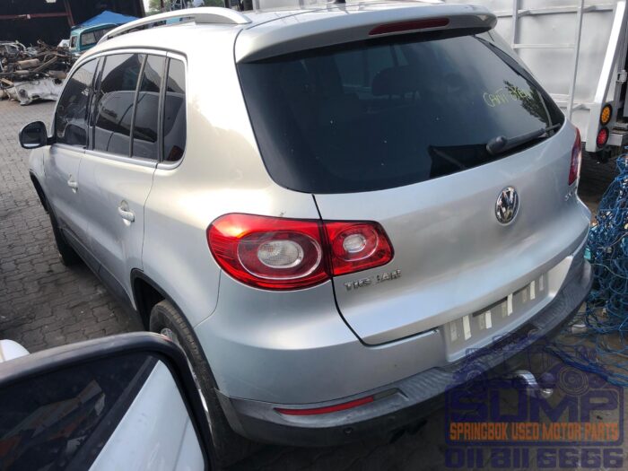 VOLKSWAGEN , TIGUAN 2 . 0 TDI SPORT - STYLE 4 M TIP , SILVER , 2010 ( 30220 ) - Image 6