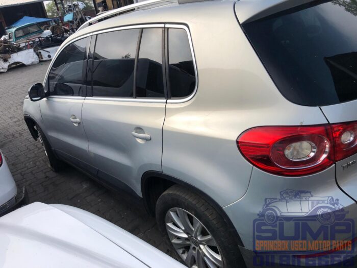 VOLKSWAGEN , TIGUAN 2 . 0 TDI SPORT - STYLE 4 M TIP , SILVER , 2010 ( 30220 ) - Image 7