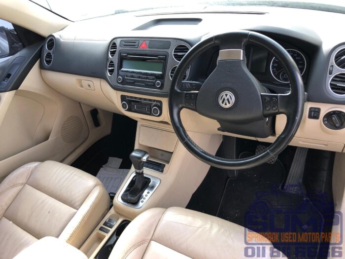 VOLKSWAGEN , TIGUAN 2 . 0 TDI SPORT - STYLE 4 M TIP , SILVER , 2010 ( 30220 ) - Image 9