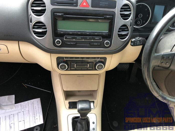 VOLKSWAGEN , TIGUAN 2 . 0 TDI SPORT - STYLE 4 M TIP , SILVER , 2010 ( 30220 ) - Image 11