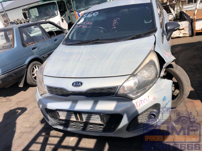 KIA RIO 1 . 4 5 DR GREY 2013 ( 30233 )