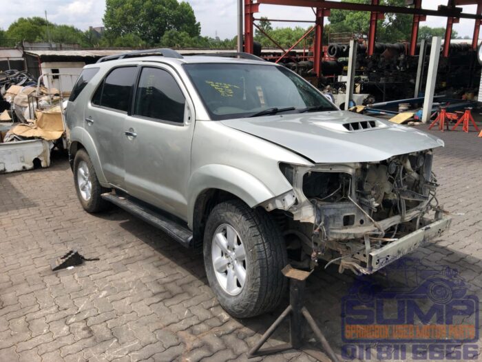 TOYOTA , FORTUNER 3 . 0 D - 4 D R / B , SILVER , 2009 ( 30290 ) - Image 2