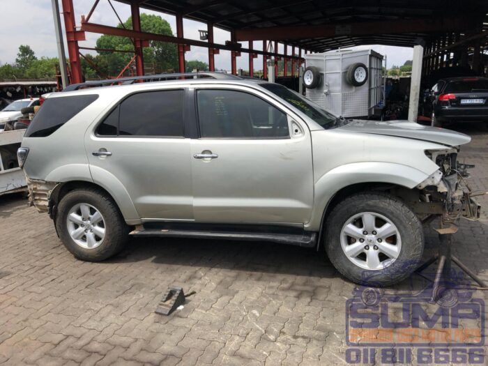 TOYOTA , FORTUNER 3 . 0 D - 4 D R / B , SILVER , 2009 ( 30290 ) - Image 3