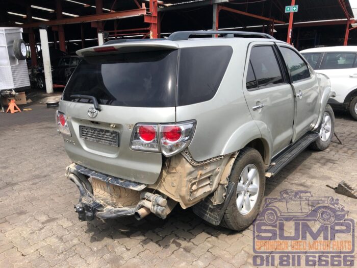 TOYOTA , FORTUNER 3 . 0 D - 4 D R / B , SILVER , 2009 ( 30290 ) - Image 4
