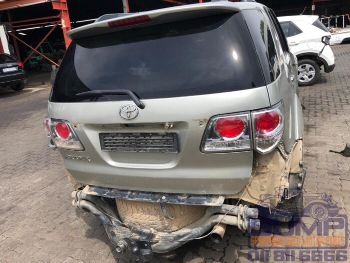 TOYOTA , FORTUNER 3 . 0 D - 4 D R / B , SILVER , 2009 ( 30290 ) - Image 5