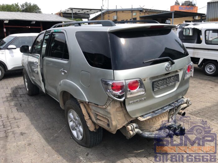 TOYOTA , FORTUNER 3 . 0 D - 4 D R / B , SILVER , 2009 ( 30290 ) - Image 6