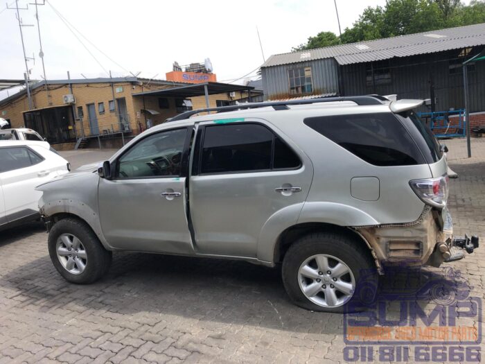 TOYOTA , FORTUNER 3 . 0 D - 4 D R / B , SILVER , 2009 ( 30290 ) - Image 7