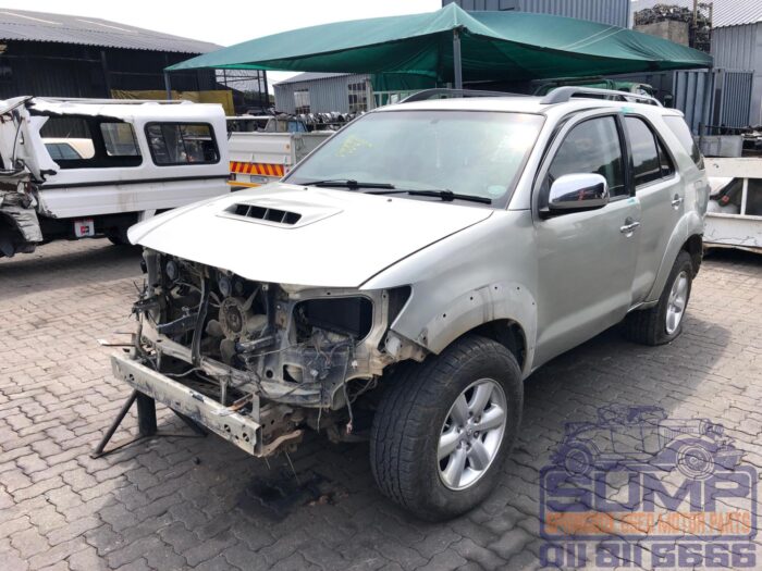 TOYOTA , FORTUNER 3 . 0 D - 4 D R / B , SILVER , 2009 ( 30290 ) - Image 8