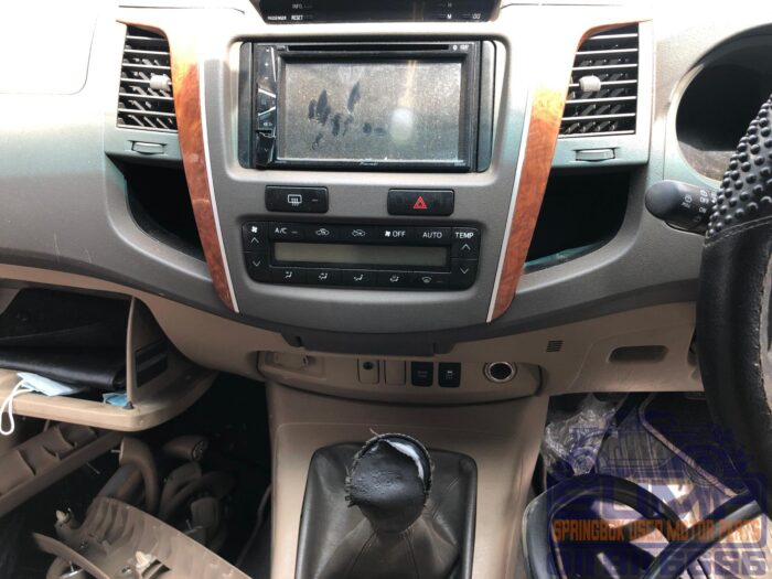 TOYOTA , FORTUNER 3 . 0 D - 4 D R / B , SILVER , 2009 ( 30290 ) - Image 10