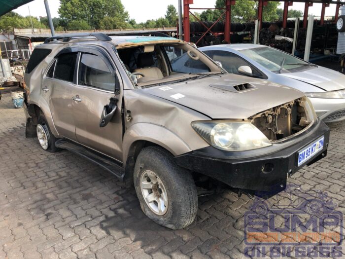 TOYOTA , FORTUNER 3 . 0 D - 4 D 4 X 4 , GOLD , 2008 ( 30360 ) - Image 2