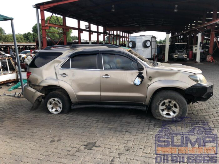 TOYOTA , FORTUNER 3 . 0 D - 4 D 4 X 4 , GOLD , 2008 ( 30360 ) - Image 3
